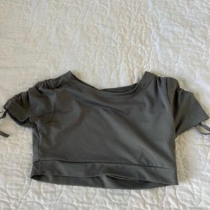 t-shirt crop top